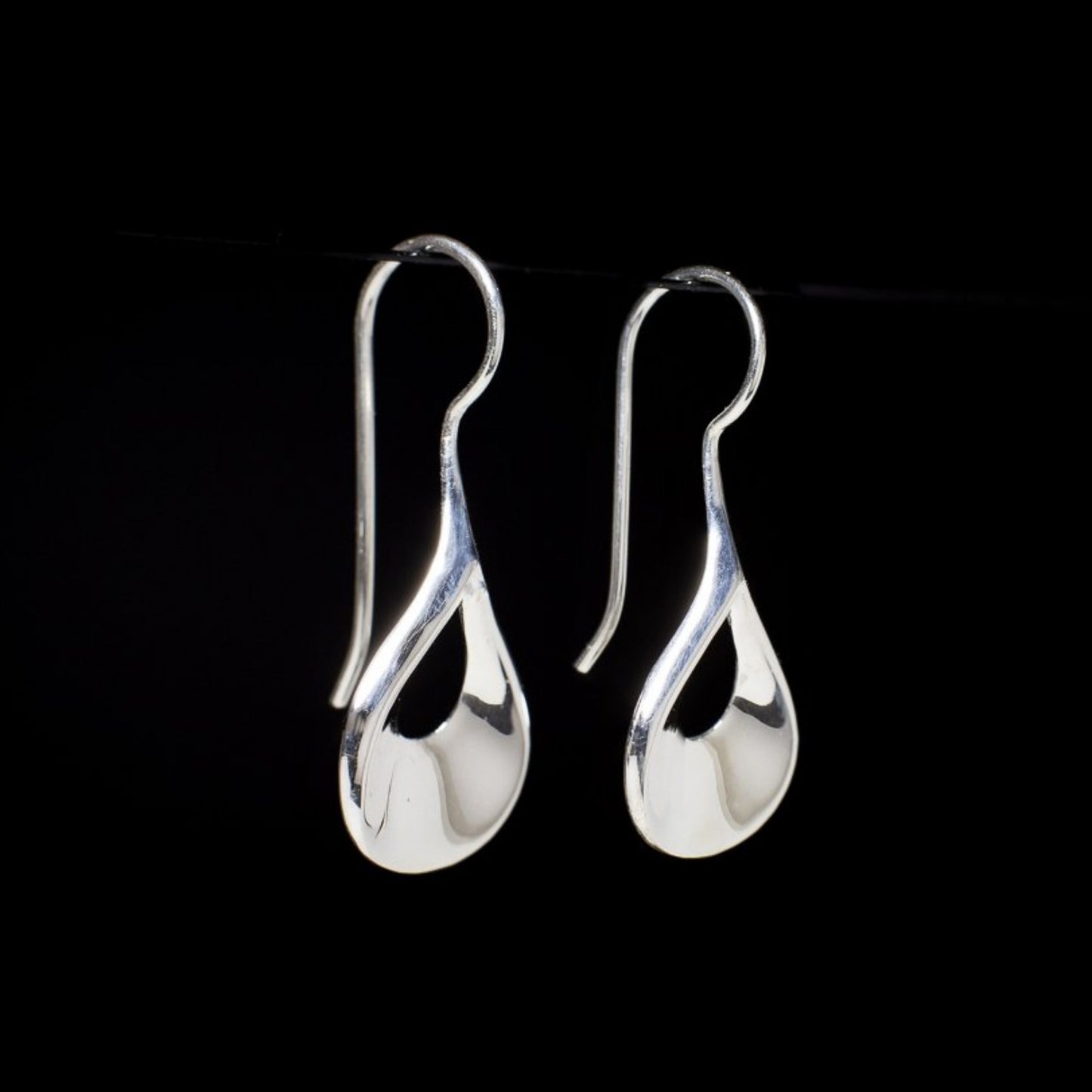 Calla Lilly - Earring Sterling Silver 925 Concave Ellipse Carve Nature Floral Secure Hook