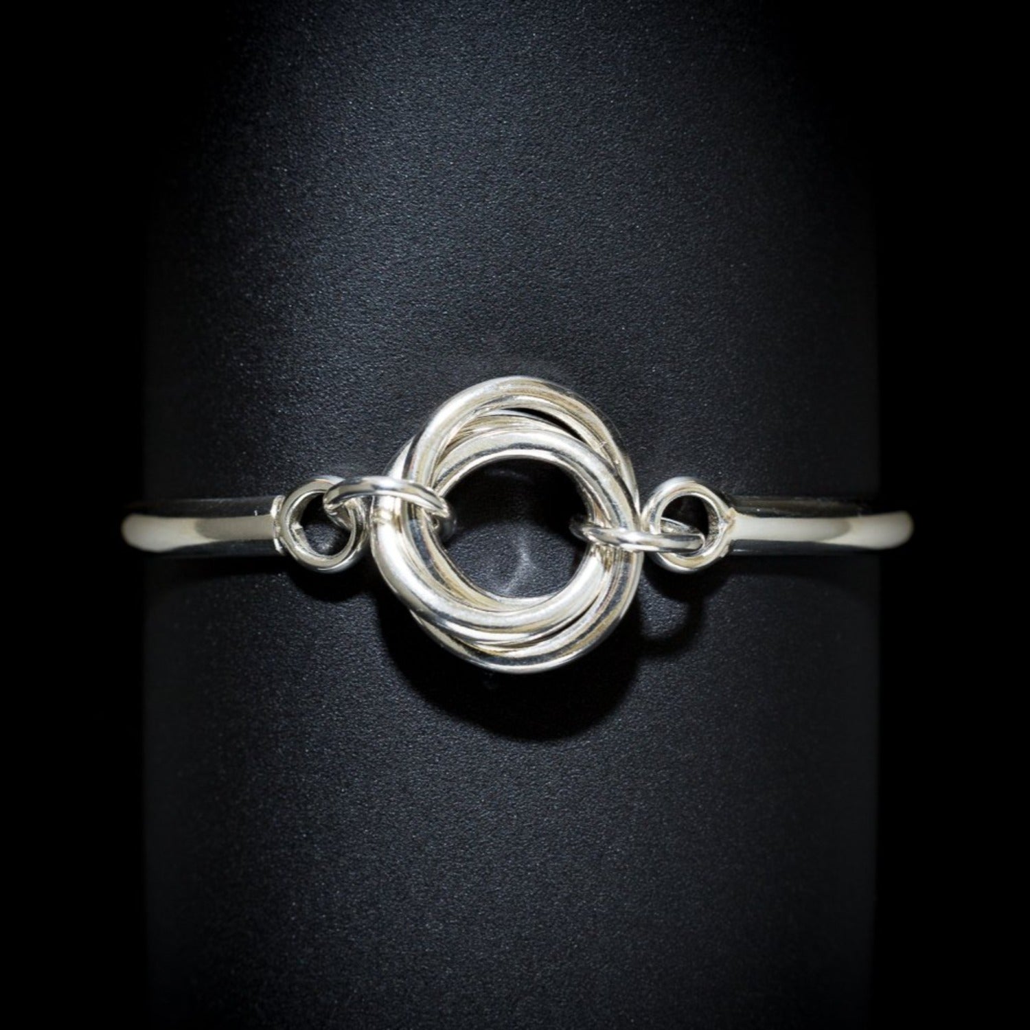 Helix - Bracelet in Sterling Silver 925 with Parrot Clasp Watch Fit 3 Silver Interlocking Rings 20mm Diameter.